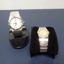 シャネル・ジバンシー・ゲラン等のブランド香水大量（こちらに載せきれない程の段ボール半個分位の量）　オメガの腕時計　ブランドスカーフ　バッグ類　小家具類　陶器　贈答品類