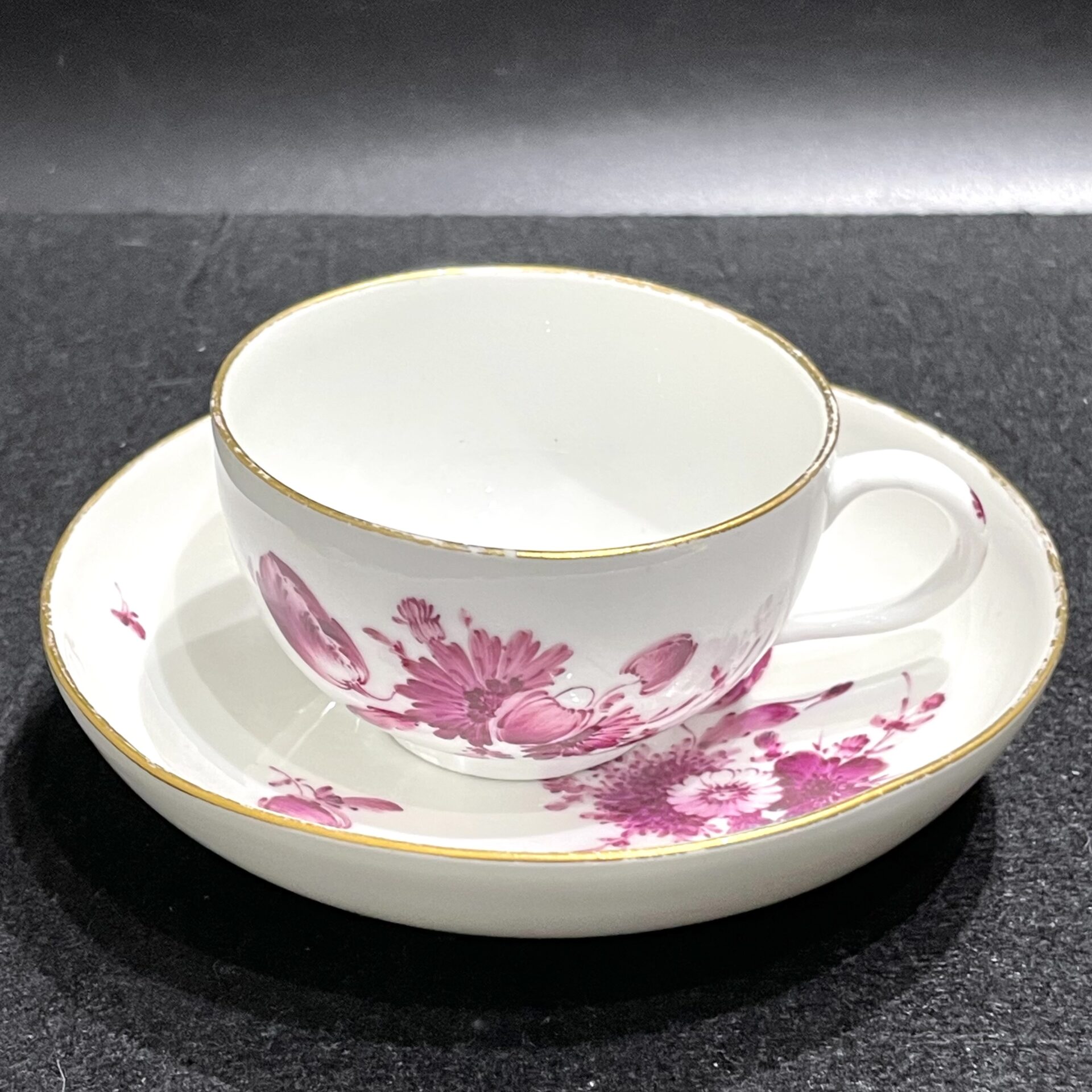 出張買取】東京都世田谷区池尻より「Meissen/マイセン 18世紀アンティーク C&S」「リヤドロ フィギュリン3体」「ヴィンテージ西ドイツ製  GOEBEL フンメル人形5体」「他リモージュや現代物のマイセン陶磁器、ウェッジウッドプレート等」お買取りいたしました。 | 買取事例 ...