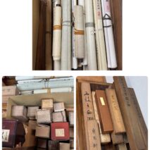 「満州国初代国務総理[ 鄭孝胥]筆 一行書 掛軸」「他中国掛軸多数」「山下 巌 早春] [山本 梅逸] [佐久間 象山 書][富岡 鉄斎 書 扁額]他日本画 書掛軸多数」「徳田 八十吉 彫文 江戸小紋花器」「九谷や備前等の陶器、陶磁器、絵画や置物等多数」